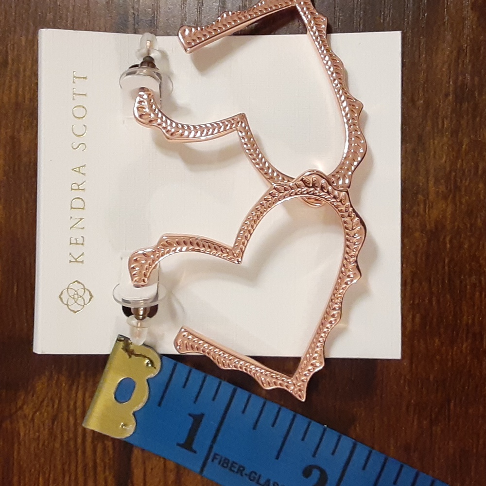 Kendra Scott Sophee Heart Hoop Earrings - Picture 9 of 10